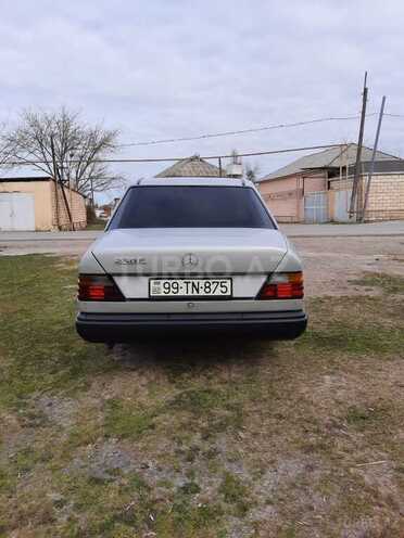 Mercedes E 230 1986, 59,865 km - 2.3 l - Salyan