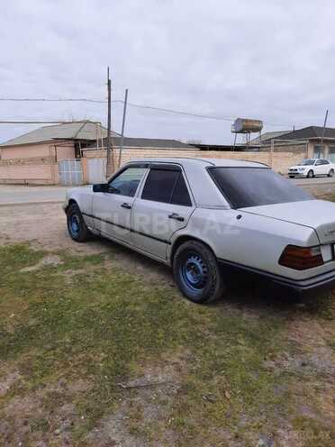 Mercedes E 230 1986, 59,865 km - 2.3 l - Salyan
