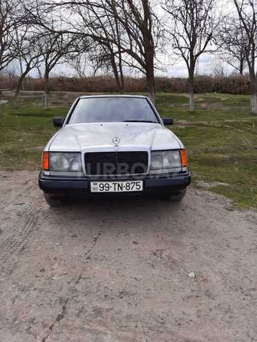Mercedes E 230 1986, 59,865 km - 2.3 l - Salyan