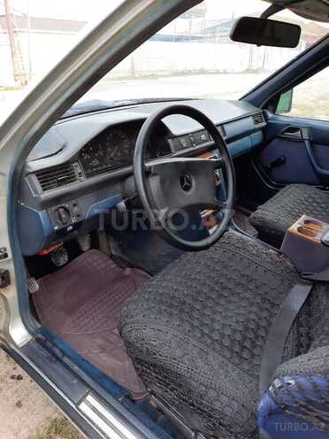 Mercedes E 230 1986, 59,865 km - 2.3 l - Salyan