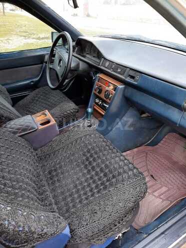 Mercedes E 230 1986, 59,865 km - 2.3 l - Salyan