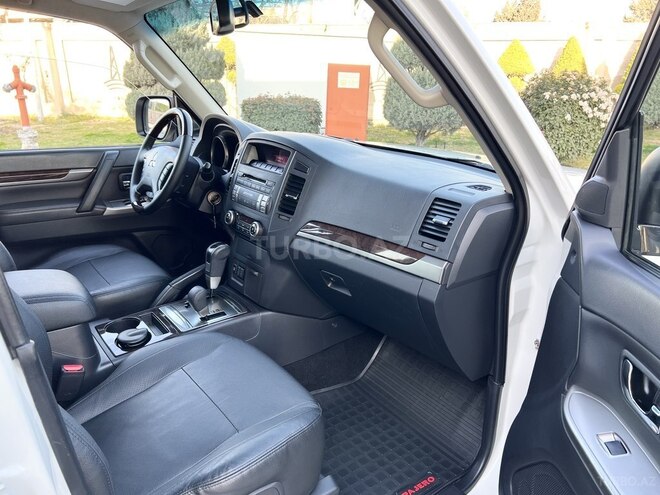 Mitsubishi Pajero 2013, 77,318 km - 3.8 l - Bakı