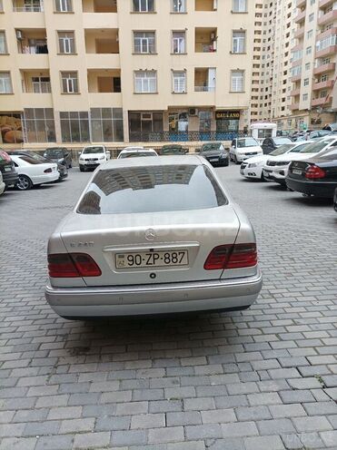 Mercedes E 240 1999, 256,000 km - 2.4 л - Bakı