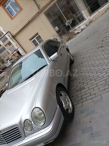 Mercedes E 240 1999, 256,000 km - 2.4 л - Bakı