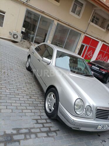 Mercedes E 240 1999, 256,000 km - 2.4 л - Bakı