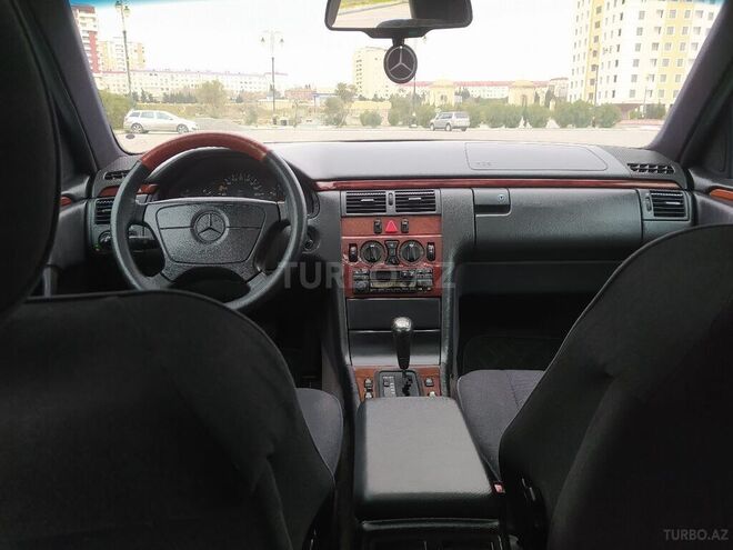 Mercedes E 230 1996, 302,588 km - 2.3 l - Sumqayıt