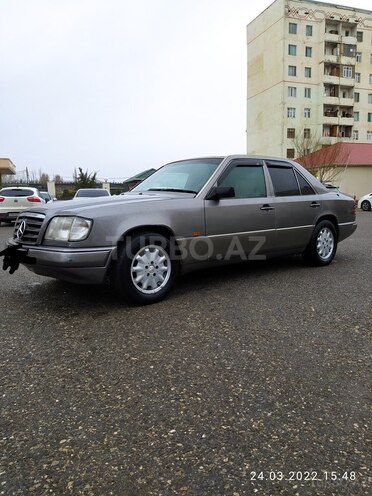 Mercedes E 220 1993, 525,300 km - 2.2 l - Sumqayıt