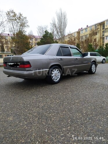 Mercedes E 220 1993, 525,300 km - 2.2 l - Sumqayıt
