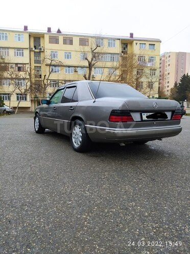 Mercedes E 220 1993, 525,300 km - 2.2 l - Sumqayıt