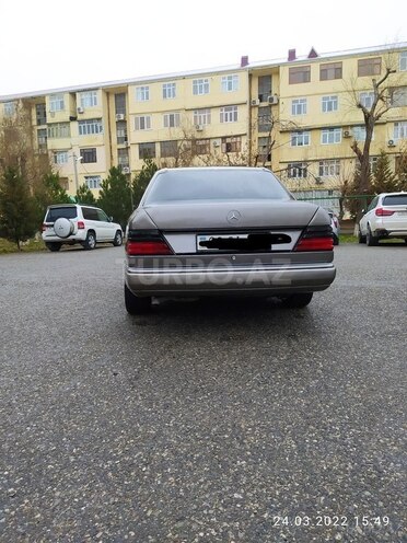Mercedes E 220 1993, 525,300 km - 2.2 l - Sumqayıt