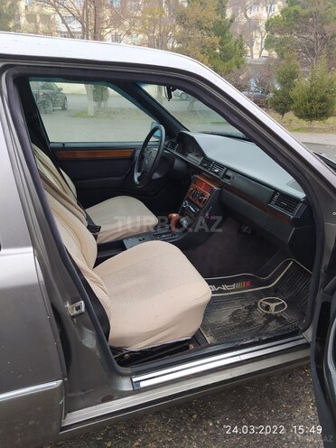 Mercedes E 220 1993, 525,300 km - 2.2 l - Sumqayıt