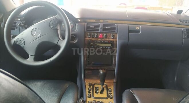 Mercedes E 240 1999, 290,000 km - 2.4 l - Bakı