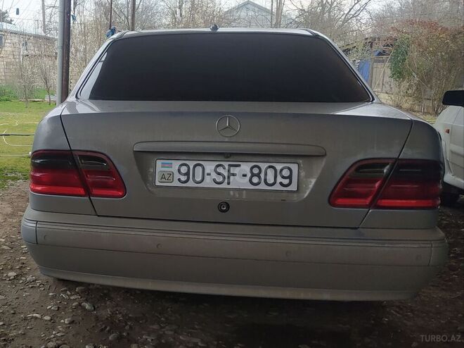 Mercedes E 240 1999, 290,000 km - 2.4 l - Bakı