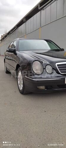 Mercedes E 220 2001, 421,929 km - 2.2 л - Bakı