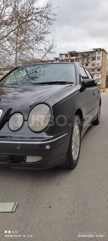 Mercedes E 220 2001, 421,929 km - 2.2 л - Bakı