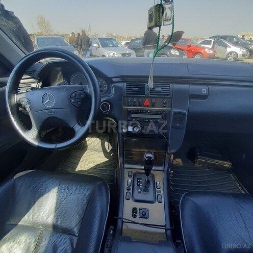 Mercedes E 280 2001, 426,000 km - 2.8 l - Bakı