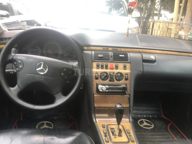 Mercedes E 220 2001, 358,000 km - 2.2 l - Bakı