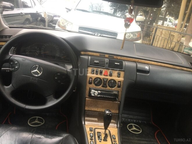 Mercedes E 220 2001, 358,000 km - 2.2 l - Bakı