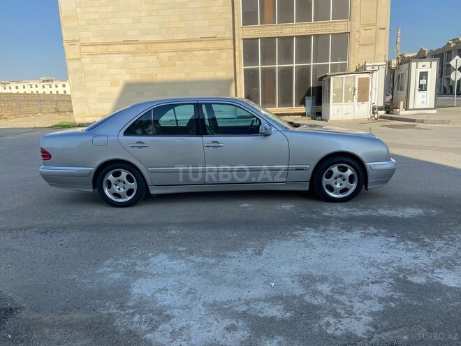 Mercedes E 320 2001, 249,000 km - 3.2 l - Bakı