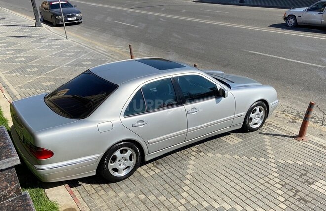 Mercedes E 320 2001, 249,000 km - 3.2 l - Bakı