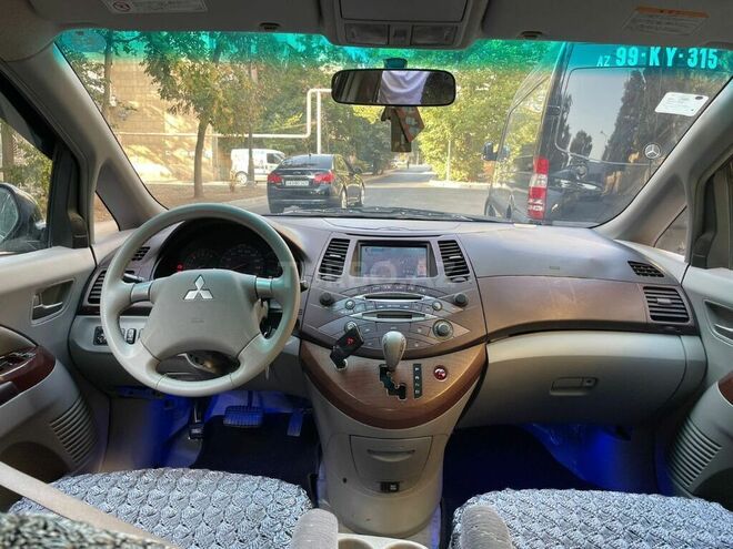 Mitsubishi Grandis 2003, 245,000 km - 2.4 л - Bakı