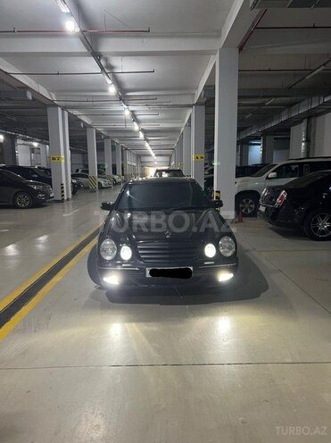 Mercedes E 220 2001, 32,000 km - 2.2 l - Bakı