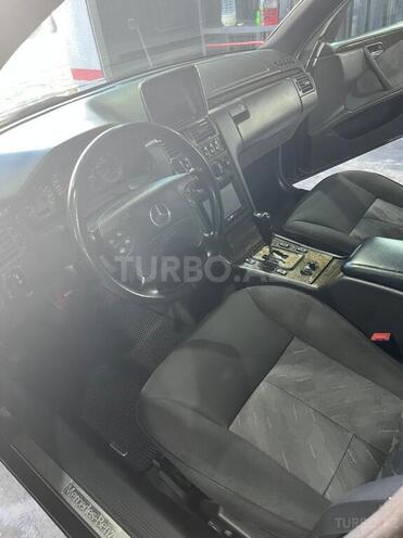 Mercedes E 220 2001, 32,000 km - 2.2 l - Bakı
