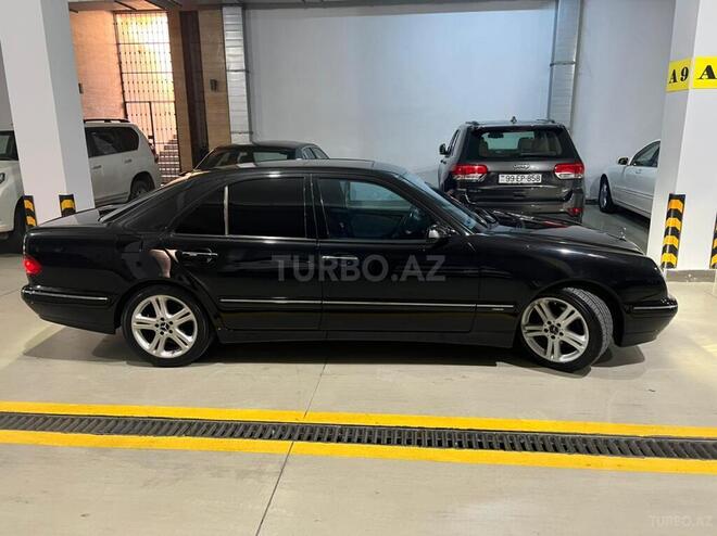 Mercedes E 220 2001, 32,000 km - 2.2 l - Bakı
