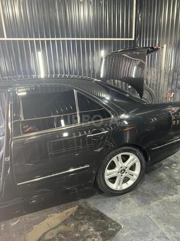 Mercedes E 220 2001, 32,000 km - 2.2 l - Bakı