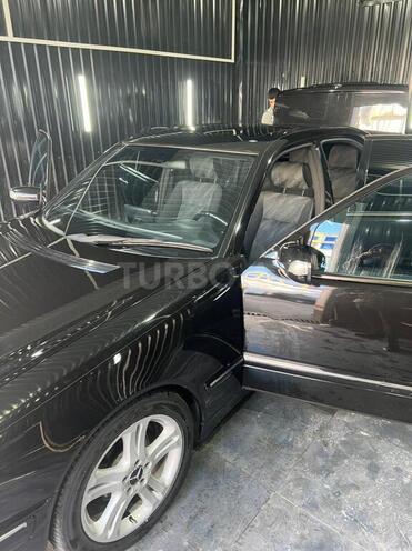 Mercedes E 220 2001, 32,000 km - 2.2 l - Bakı