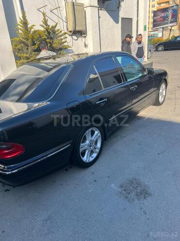 Mercedes E 220 2001, 32,000 km - 2.2 l - Bakı