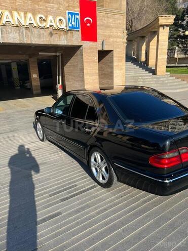 Mercedes E 220 2001, 32,000 km - 2.2 l - Bakı
