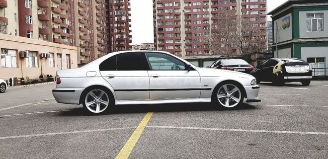 BMW 530 2000, 328,000 km - 3.0 л - Bakı
