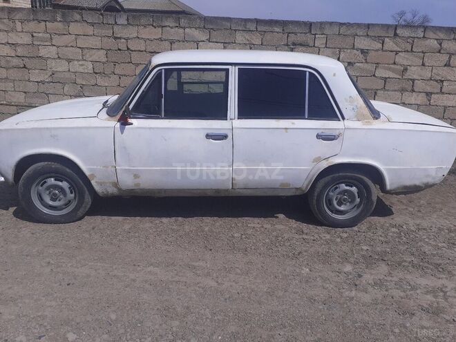 LADA (VAZ) 21011 1975, 250,000 km - 1.3 l - Salyan