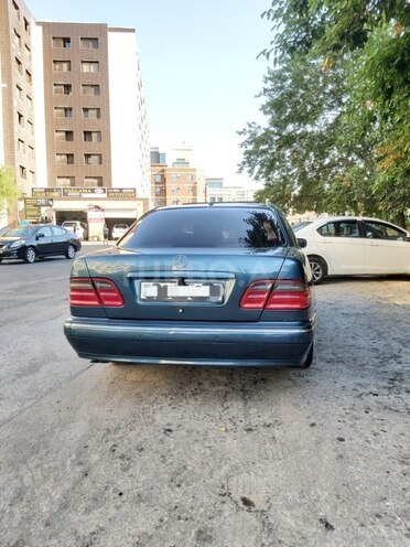 Mercedes E 240 2002, 410,000 km - 2.4 l - Bakı
