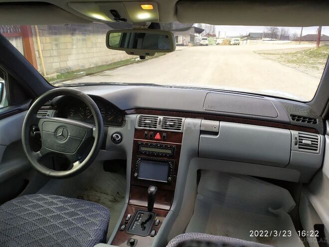 Mercedes E 230 1997, 359,000 km - 2.3 l - Quba