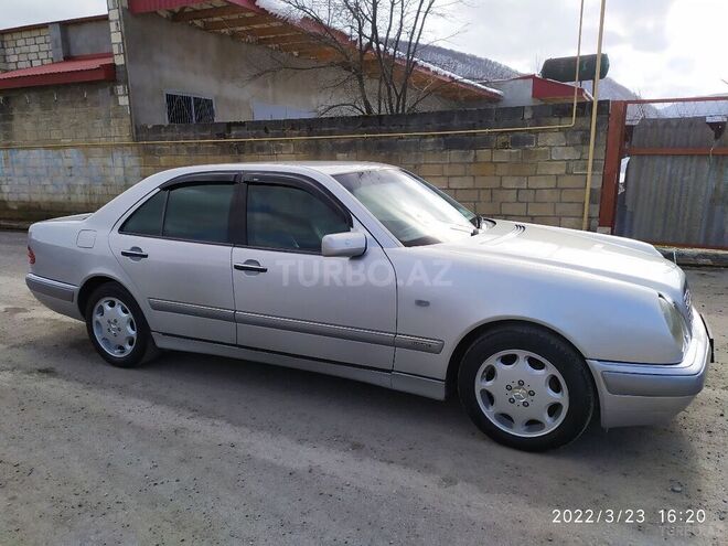Mercedes E 230 1997, 359,000 km - 2.3 l - Quba