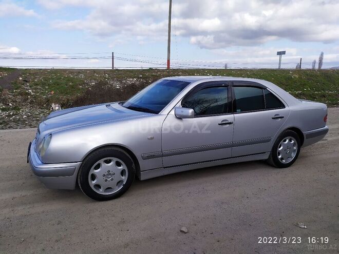 Mercedes E 230 1997, 359,000 km - 2.3 l - Quba