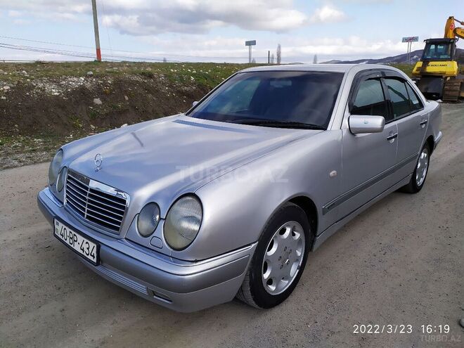 Mercedes E 230 1997, 359,000 km - 2.3 l - Quba