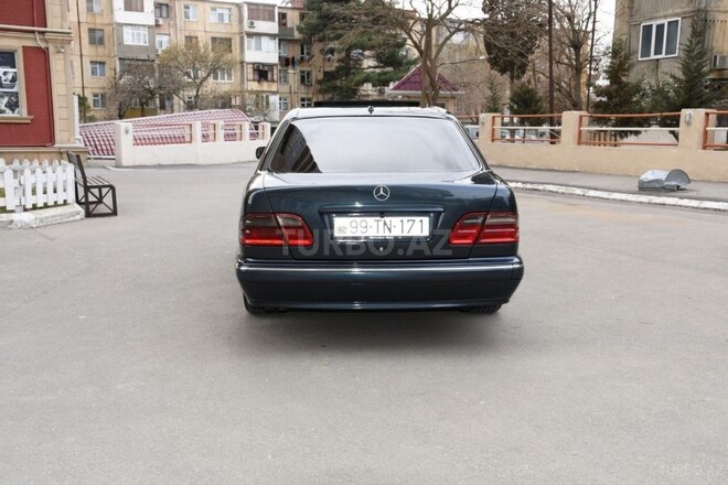 Mercedes E 220 2001, 287,900 km - 2.2 l - Bakı
