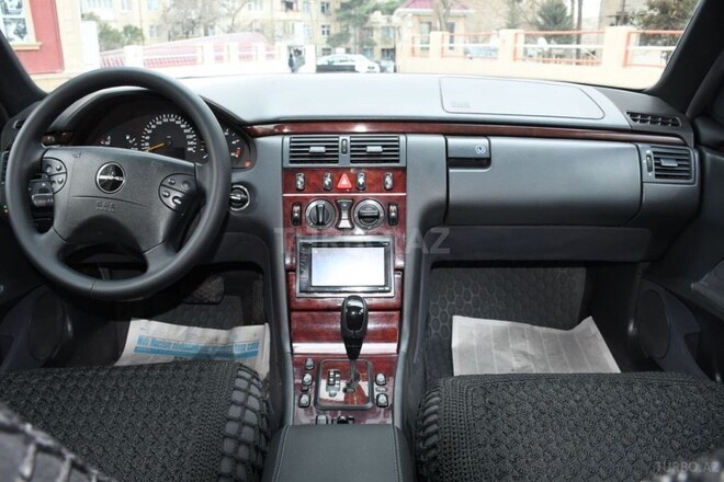 Mercedes E 220 2001, 287,900 km - 2.2 l - Bakı