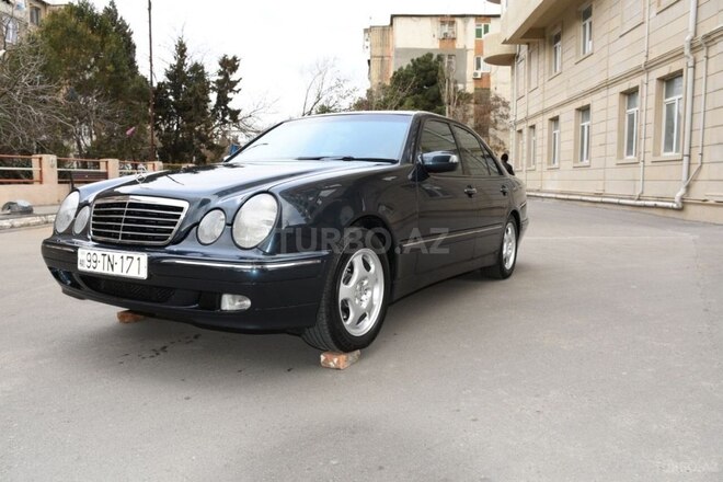 Mercedes E 220 2001, 287,900 km - 2.2 l - Bakı