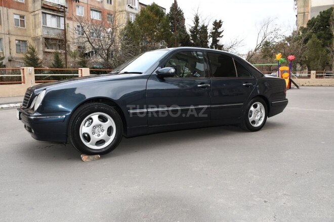 Mercedes E 220 2001, 287,900 km - 2.2 l - Bakı
