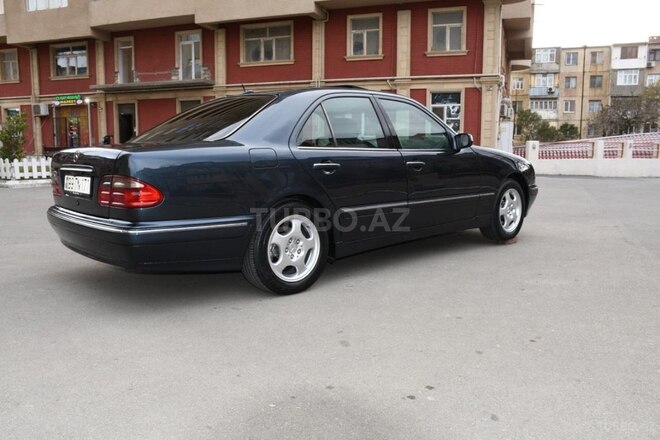 Mercedes E 220 2001, 287,900 km - 2.2 l - Bakı