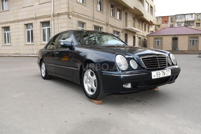 Mercedes E 220 2001, 287,900 km - 2.2 l - Bakı
