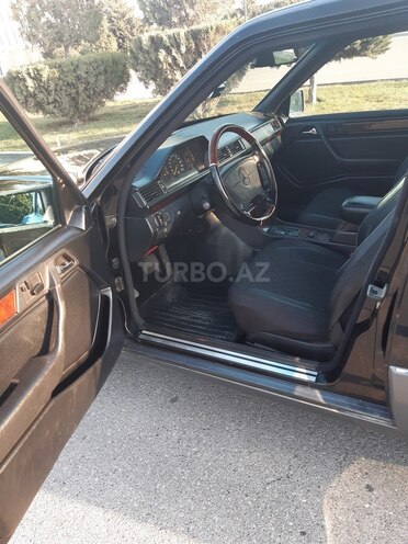 Mercedes E 220 1995, 389,000 km - 2.2 l - Bakı