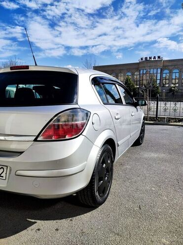 Opel Astra 2008, 132,000 km - 1.4 л - Göyçay