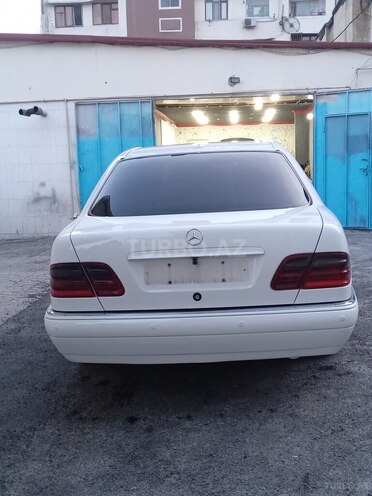 Mercedes E 220 1998, 300,900 km - 2.2 л - Bakı