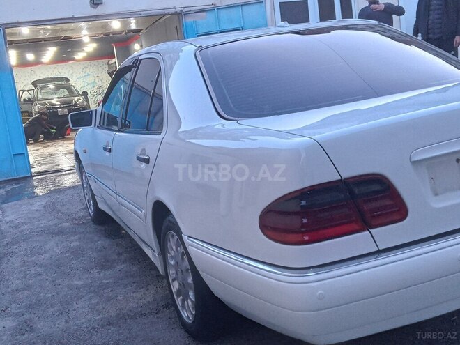 Mercedes E 220 1998, 300,900 km - 2.2 л - Bakı