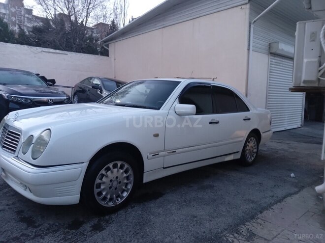 Mercedes E 220 1998, 300,900 km - 2.2 л - Bakı